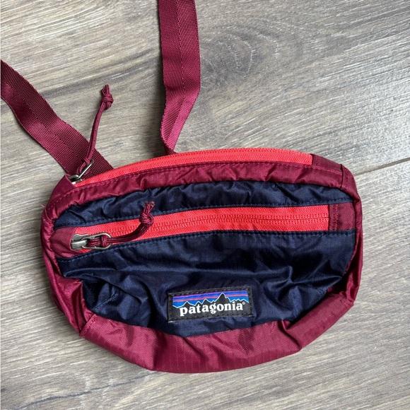 Patagonia Burgundy and Navy Fanny Pack - Picture 2 of 2